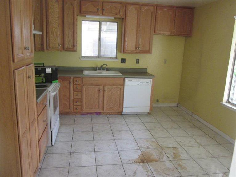 1013 Cadillac Dr, Modesto, CA 95351 photo 2