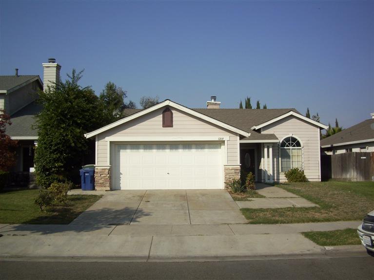 1239 Aristocrat Dr, Ceres, CA 95307 photo 1