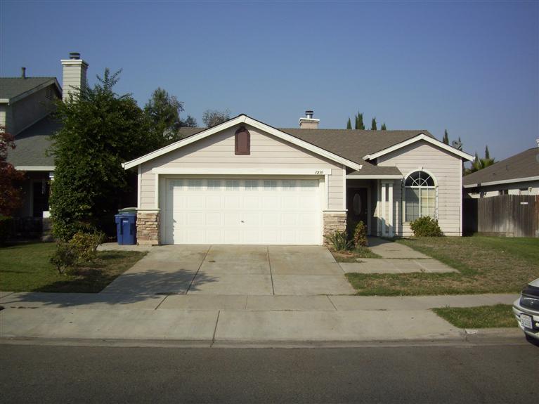 1239 Aristocrat Dr, Ceres, CA 95307 photo 2