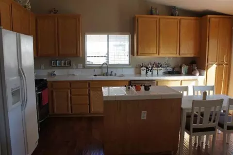 180 Ali Ct, Tracy, CA 95376 photo 2