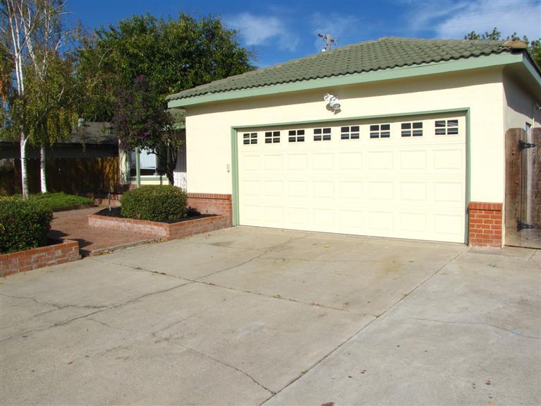 229 W Kent St, Manteca, CA 95337 photo 2