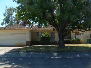 1906 W Walnut St, Lodi, CA 95242 photo 1