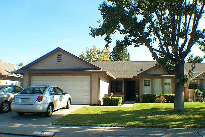 1212 Rolls Royce Ln, Modesto, CA 95351 photo 1