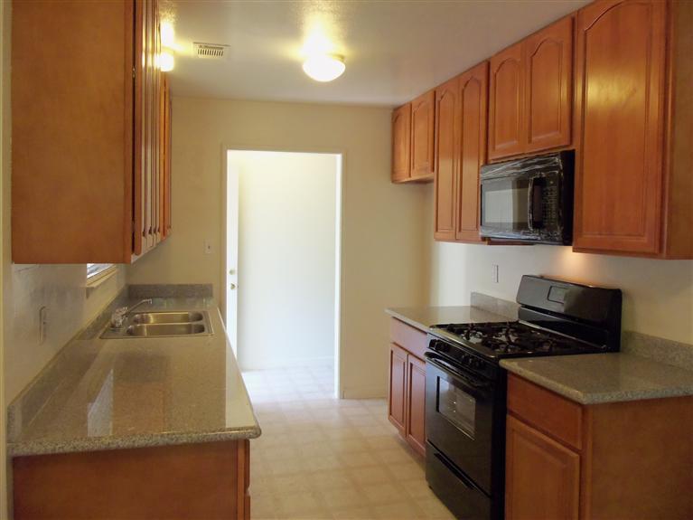 1410 Chester Dr, Tracy, CA 95376 photo 3