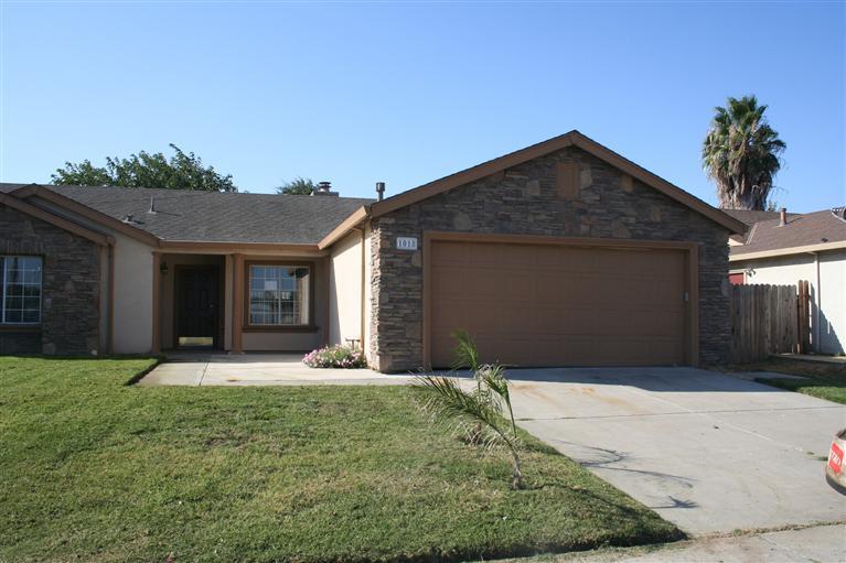 1018 O St, Lathrop, CA 95330 photo 1