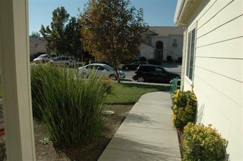 226 Barcelona Dr, Tracy, CA 95377 photo 4