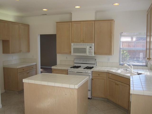 1424 Yorkshire Loop, Tracy, CA 95376 photo 2