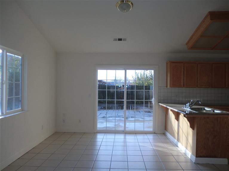 830 Latimer Ave, Modesto, CA 95351 photo 3