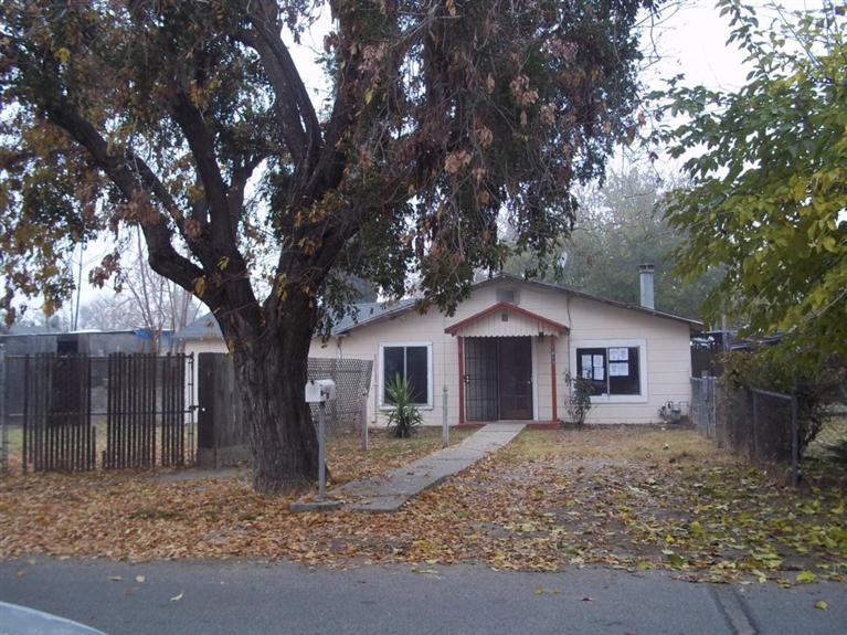 1013 Maple St, Turlock, CA 95380 photo 1