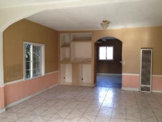 61 W 7th St, Tracy, CA 95376 photo 2
