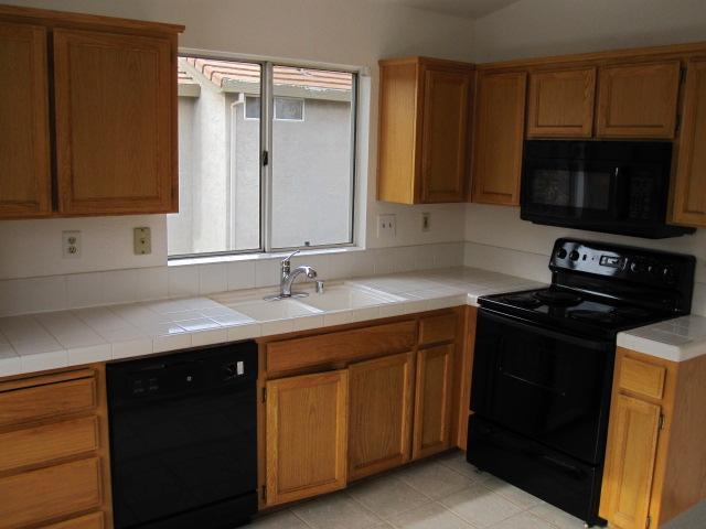 1100 Cornucopia Pl, Tracy, CA 95377 photo 2