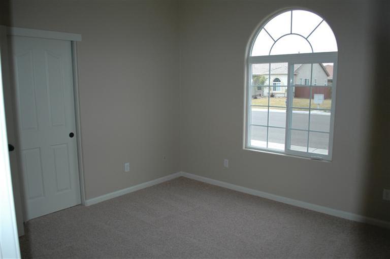 449 Sparrow Dr, Galt, CA 95632 photo 2