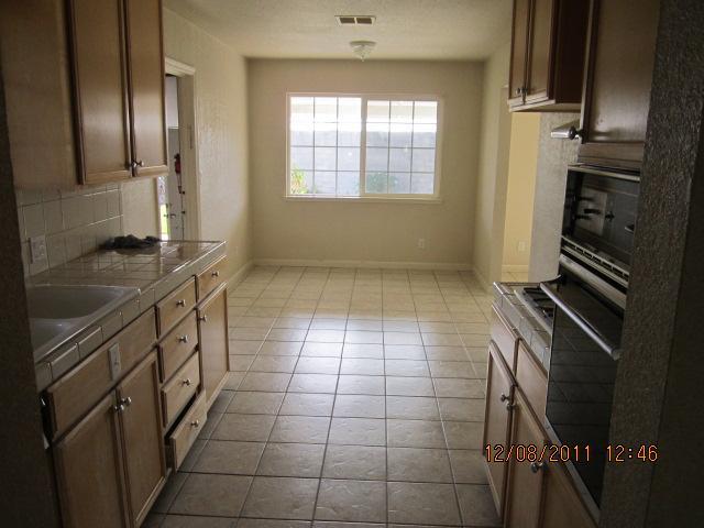 1802 Lauralee Ct, Modesto, CA 95350 photo 2