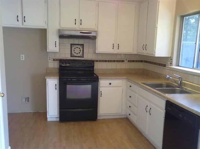 925 Marshall Ave, Modesto, CA 95351 photo 2
