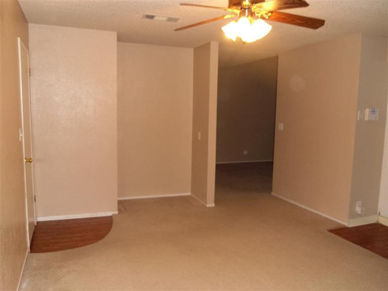 1047 Mirror Lake Dr, Merced, CA 95340 photo 2