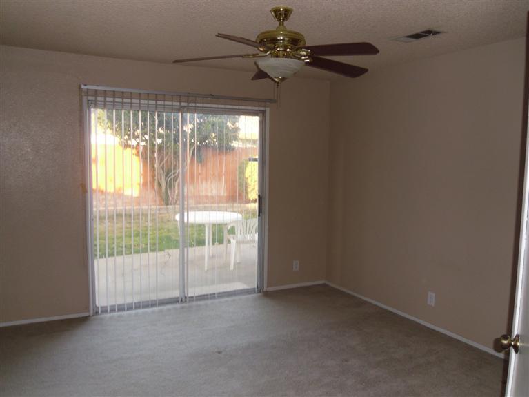 1047 Mirror Lake Dr, Merced, CA 95340 photo 3