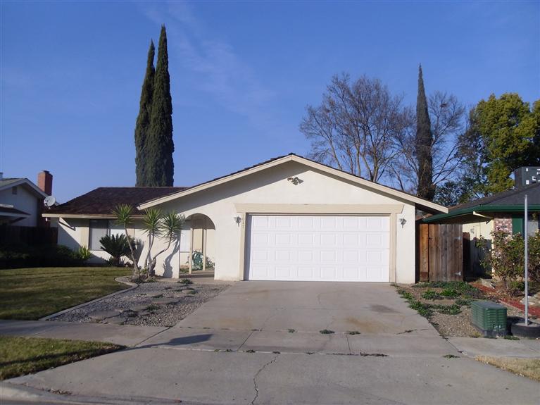 1047 Mirror Lake Dr, Merced, CA 95340 photo 1