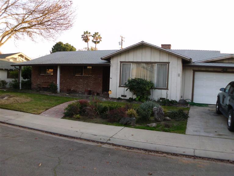 1026 Durant St, Modesto, CA 95350 photo 2