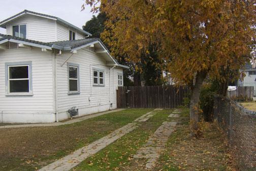 533 E Pine St, Lodi, CA 95240 photo 2