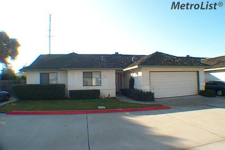 773 E Century Pl, Lodi, CA 95240 photo 1