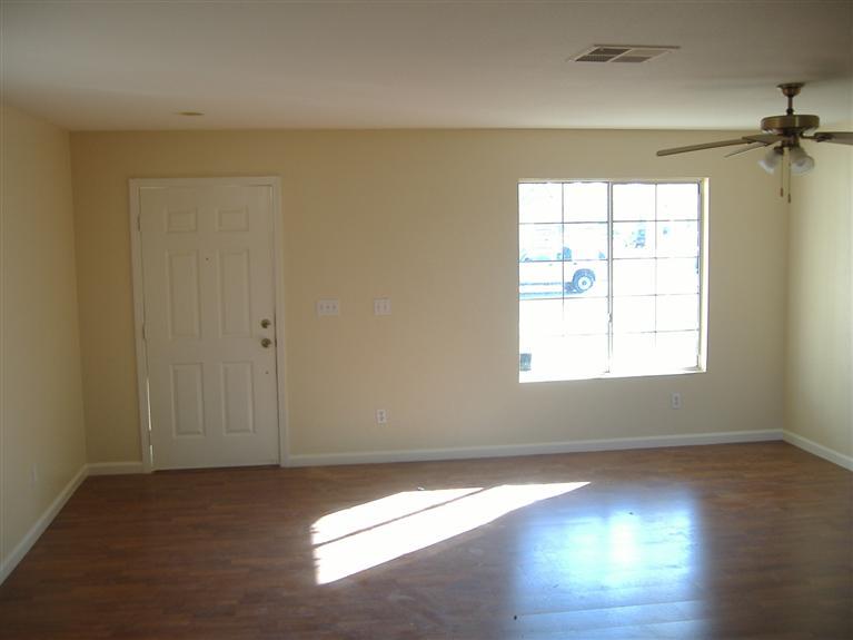 4405 Hazelnut Dr, Modesto, CA 95356 photo 2
