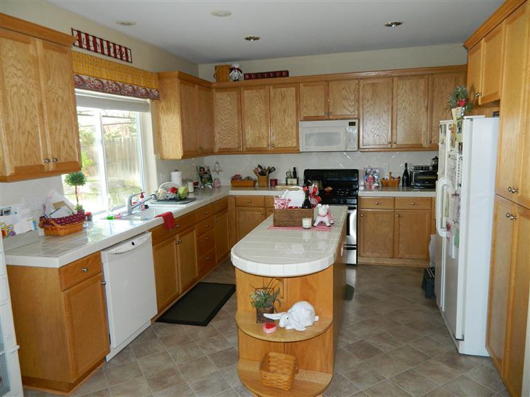 637 Perlegos, Lodi, CA 95242 photo 2