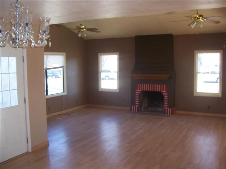 537 7th St, Gustine, CA 95322 photo 3