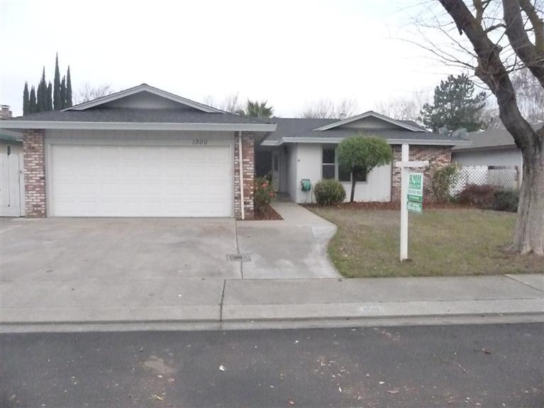 1300 Marymar Dr, Modesto, CA 95355 photo 1
