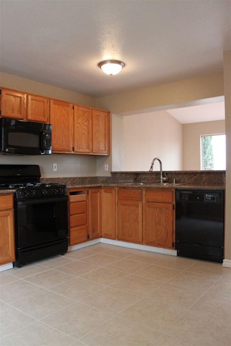 926 Pinecrest Ct, Lathrop, CA 95330 photo 6