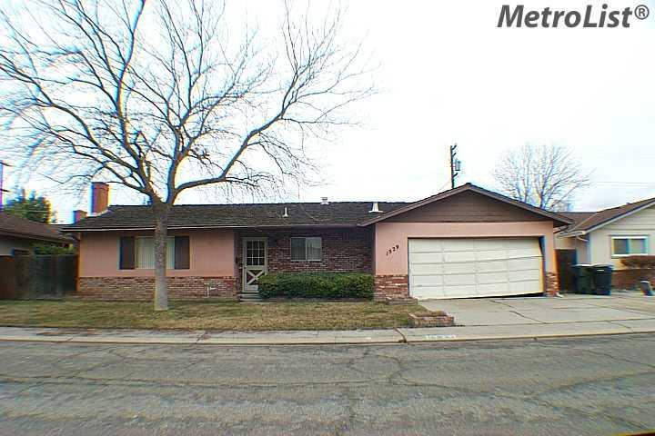 1529 S Hazel Ln, Modesto, CA 95350 photo 1