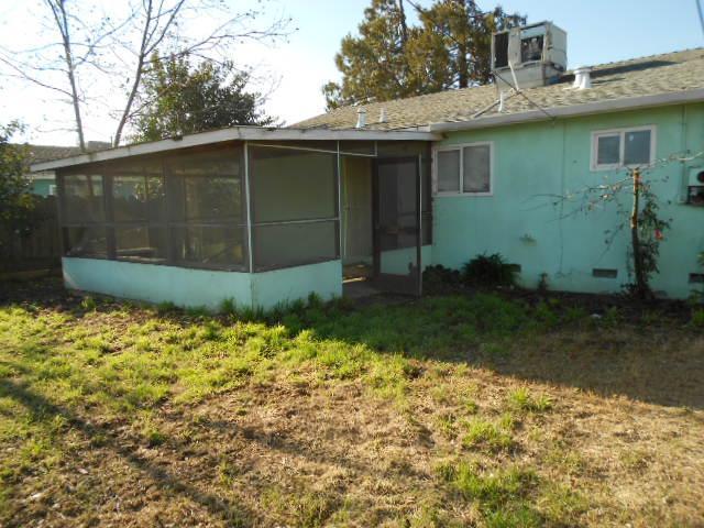 522 E St, Waterford, CA 95386 photo 2