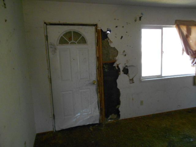 522 E St, Waterford, CA 95386 photo 4