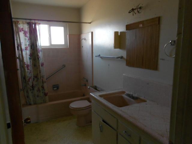 522 E St, Waterford, CA 95386 photo 7