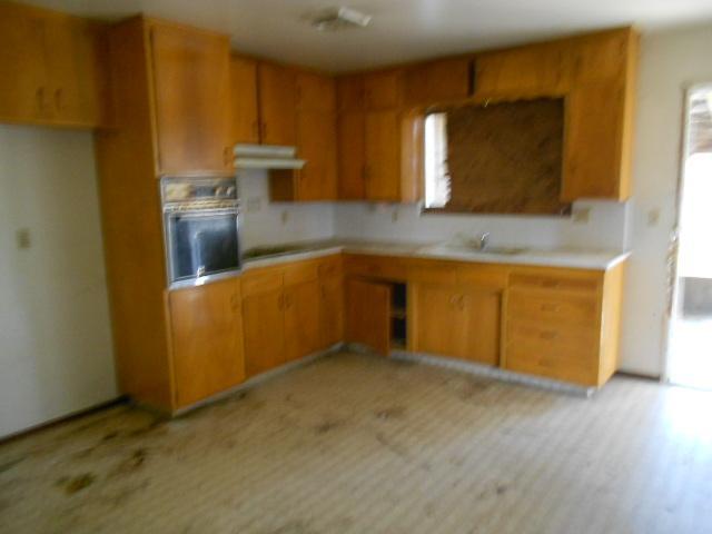 522 E St, Waterford, CA 95386 photo 6