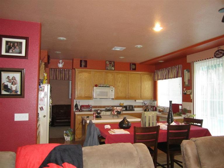 1828 Komenich Dr, Manteca, CA 95336 photo 4