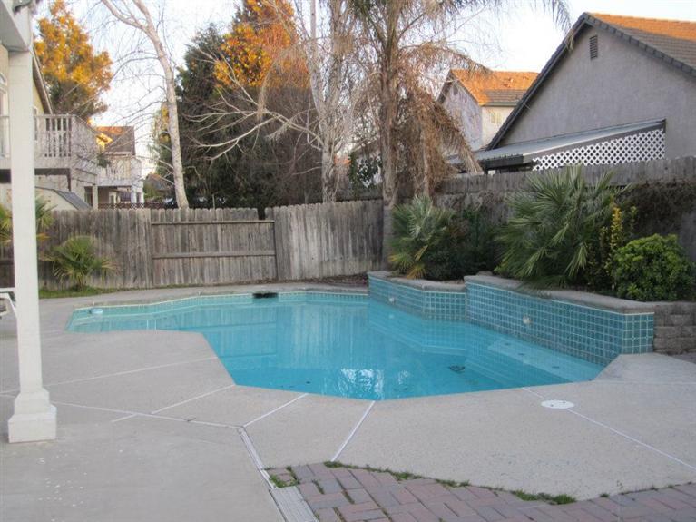 1828 Komenich Dr, Manteca, CA 95336 photo 3