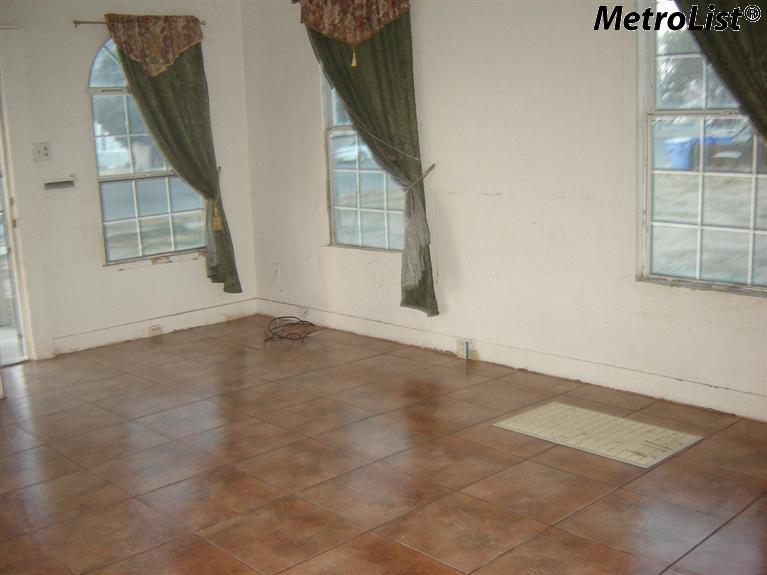 360 E Durian, Coalinga, CA 93210 photo 3