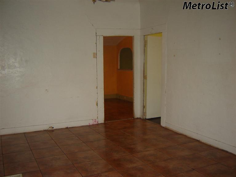 360 E Durian, Coalinga, CA 93210 photo 2