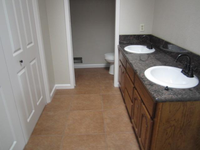 3824 Drakeshire Dr, Modesto, CA 95356 photo 5