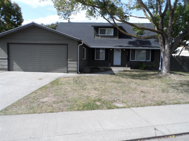 545 El Capitan Ave, Manteca, CA 95337 photo 2