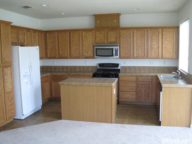 779 Bertwood Ln, Patterson, CA 95363 photo 2
