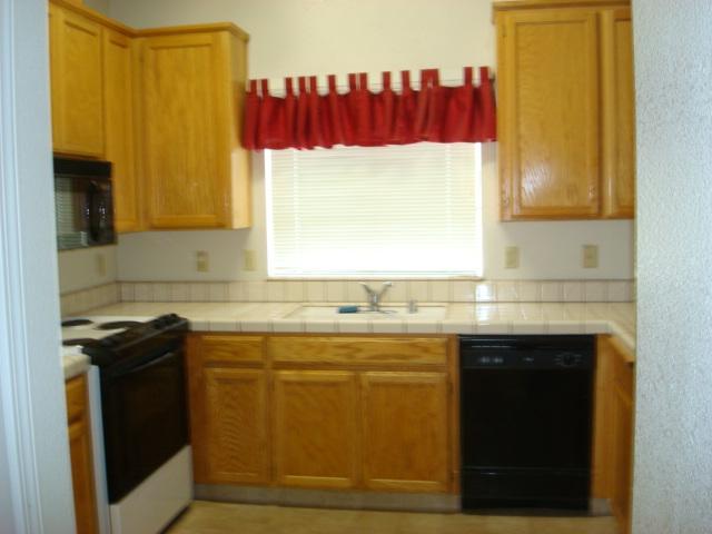1977 Orme Ln, Manteca, CA 95336 photo 2