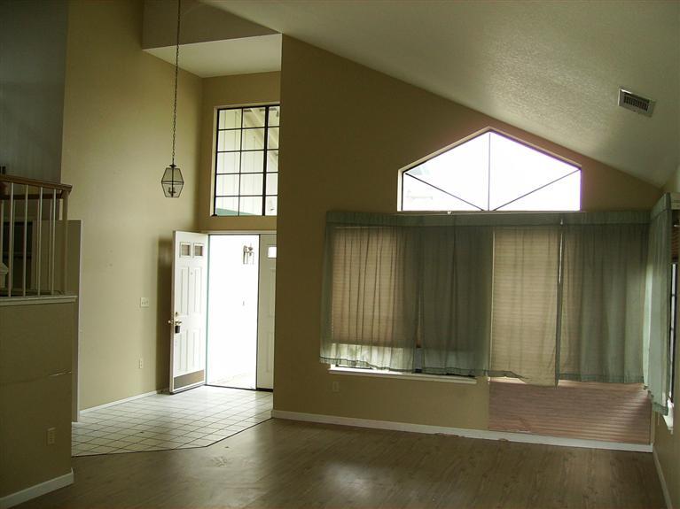 1066 Eleanor Ln, Manteca, CA 95337 photo 2