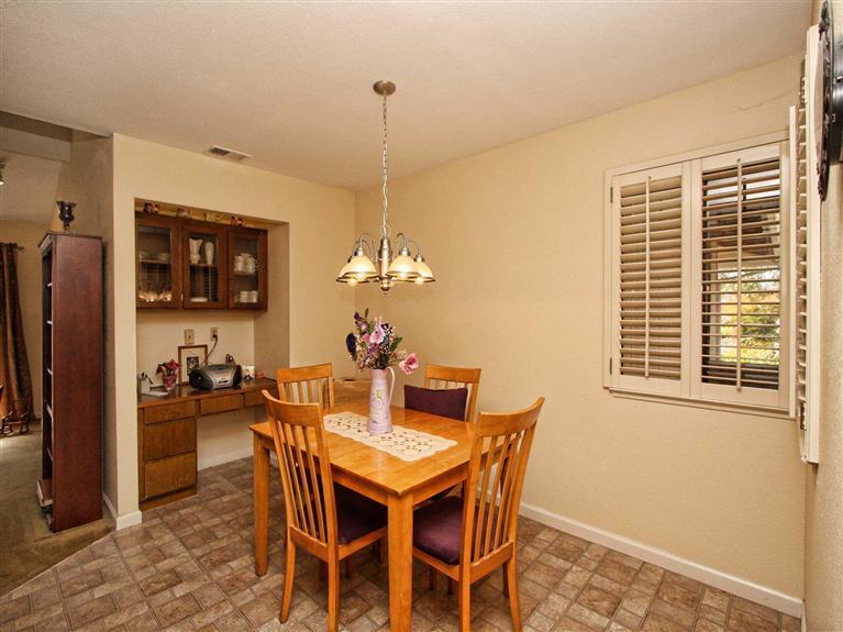 4070 Crabtree Ct, Carmichael, CA 95608 photo 4