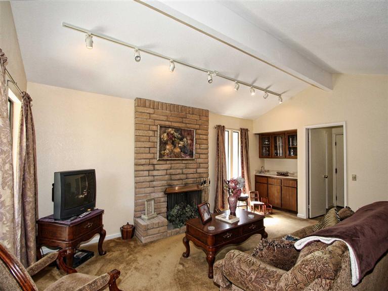 4070 Crabtree Ct, Carmichael, CA 95608 photo 2