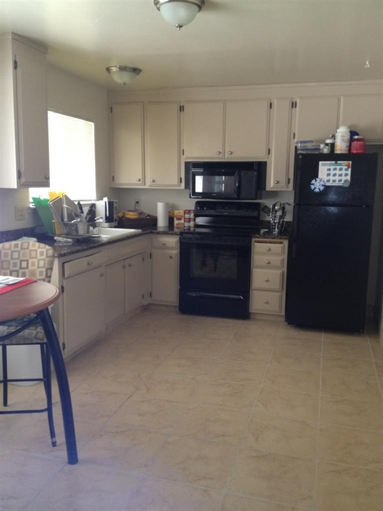 327 Eva Ct, Manteca, CA 95336 photo 2