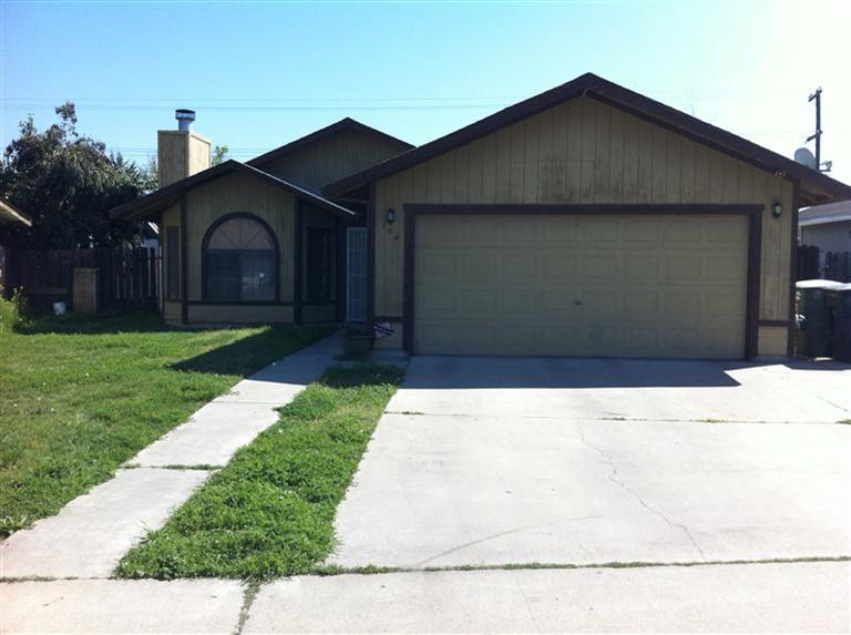 704 Mamilane, Modesto, CA 95351 photo 2