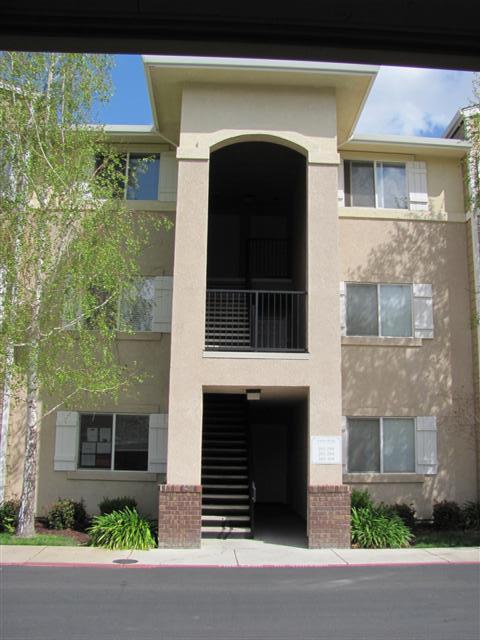 565 Peerless Way #303, Tracy, CA 95376 photo 1