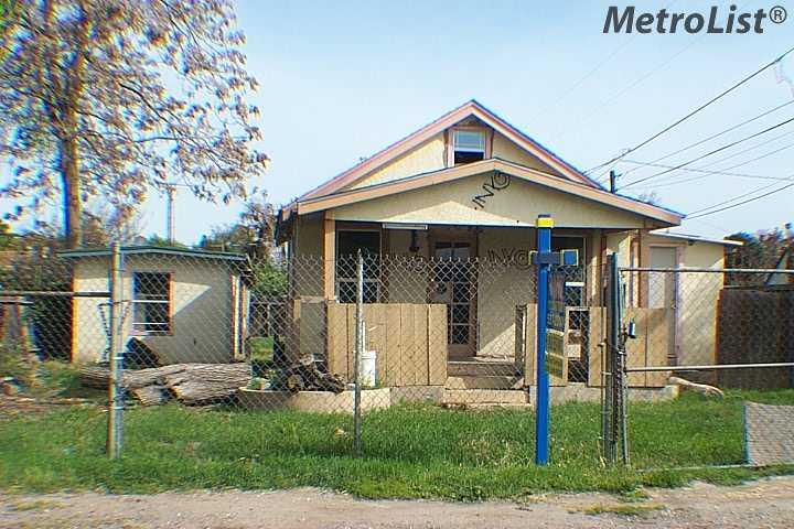1041 Beverly Dr, Modesto, CA 95351 photo 1