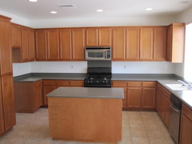 1426 Gloria Ct, Tracy, CA 95377 photo 2